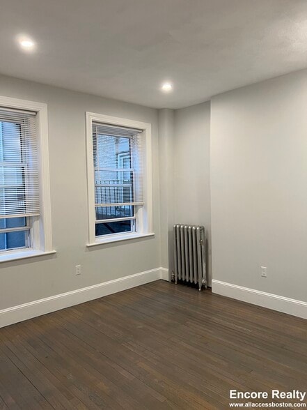 Building Photo - 121 Jersey St