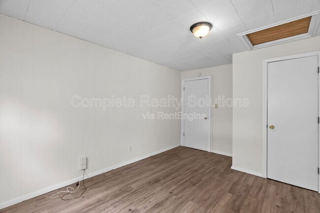 Building Photo - 9724 Dennis Dr