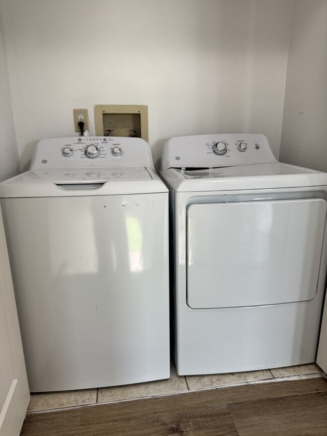 Building Photo - 811 Christa Ct