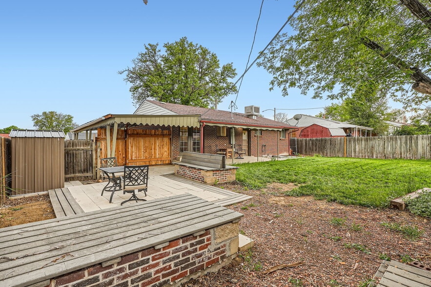 Building Photo - 921 Dakin St