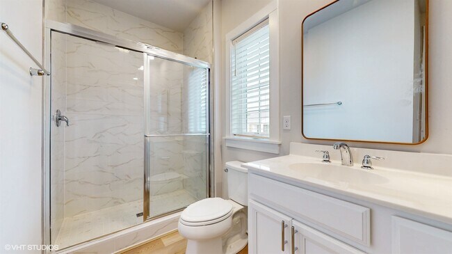 Building Photo - 314 E Lake St