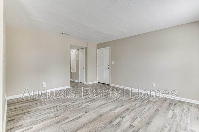 Building Photo - 152 Conifer Dr