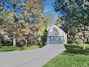 Building Photo - 700 Woodland Ridge Dr