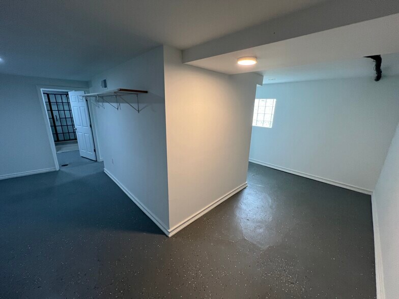 Building Photo - 1122 W 144th St