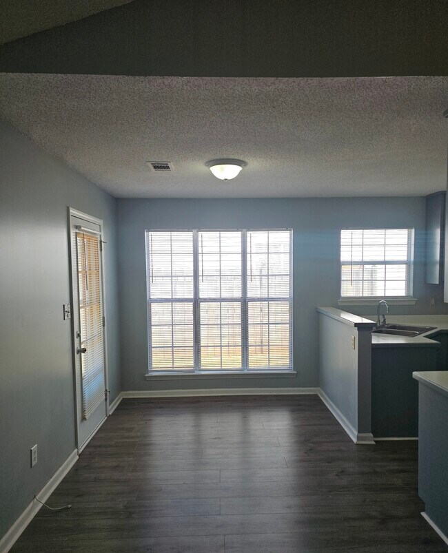 Building Photo - 6633 Biscayne