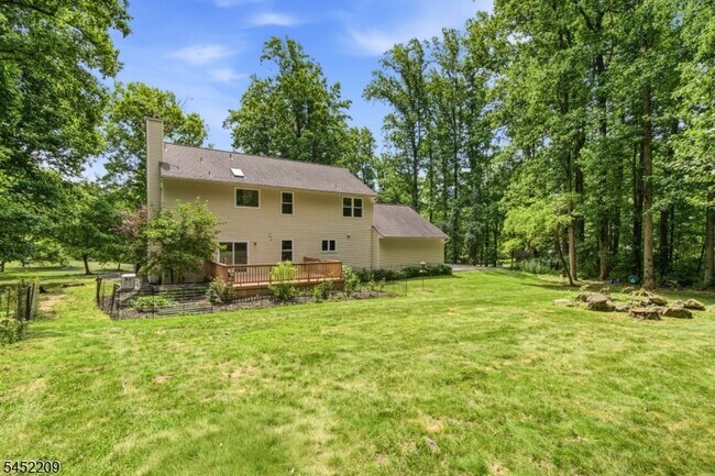 Building Photo - 9 Stirrup Way