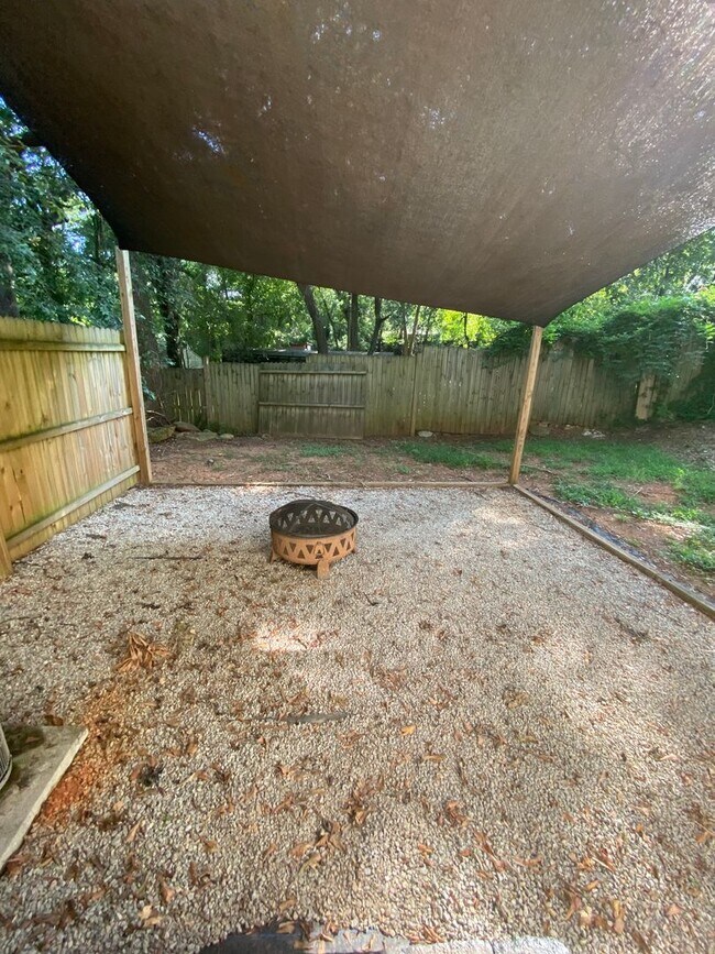 Building Photo - 170 Griffeth St