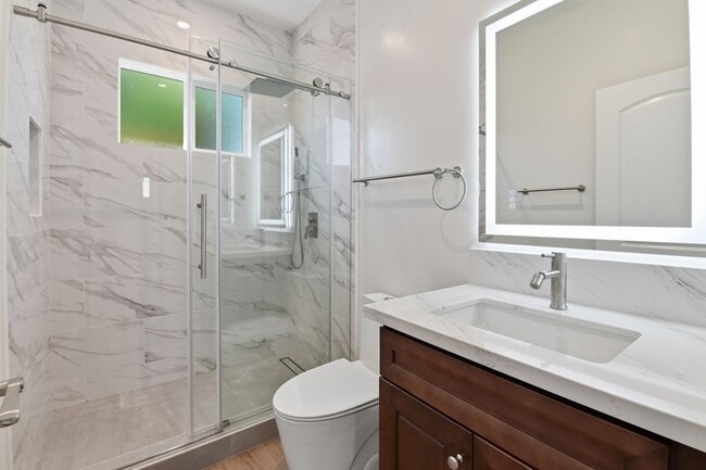 Building Photo - 9548 W Live Oak Ave