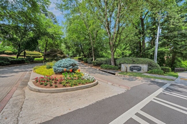 Building Photo - Charming 2BR Condo in Alpharetta