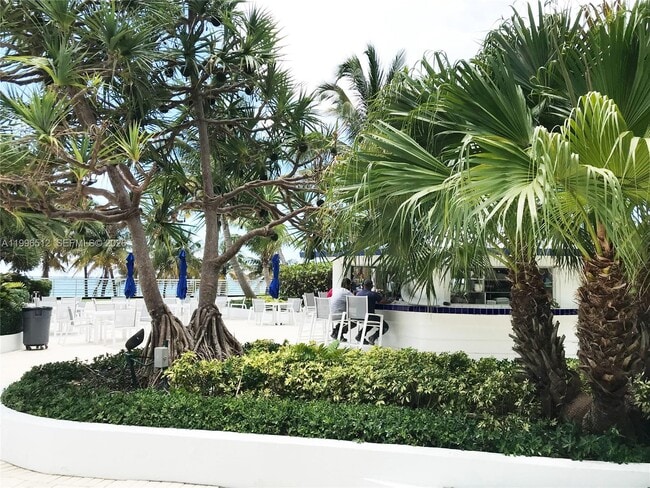 Building Photo - 5161 Collins Ave