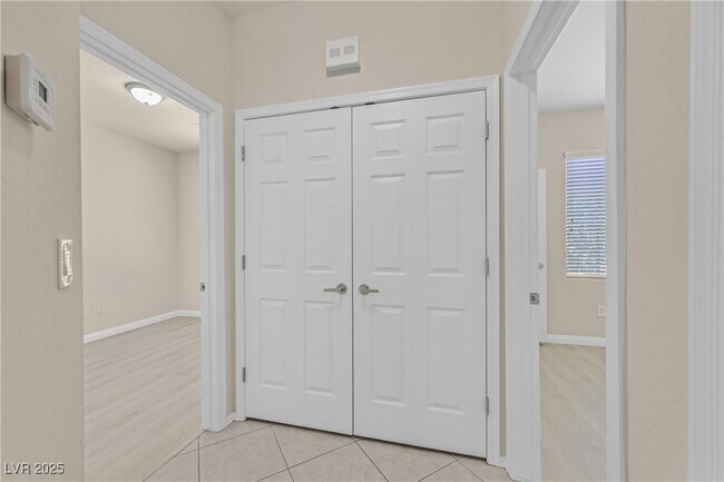 Building Photo - 2407 Jada Dr