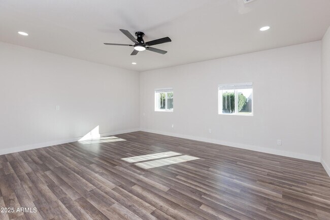 Building Photo - 2936 W Michelle Dr