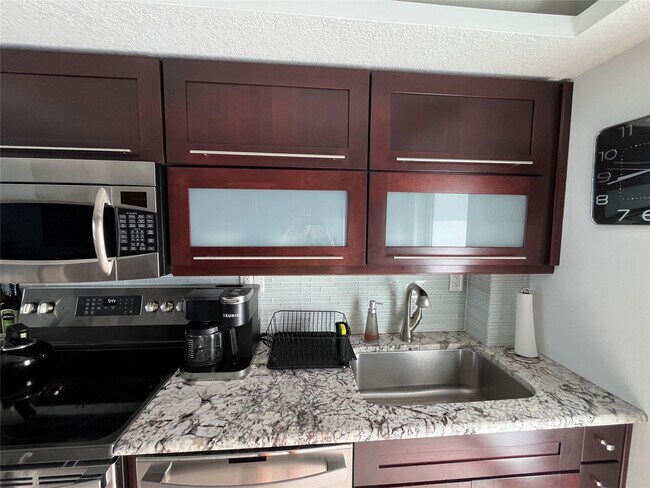 Building Photo - 333 NE 21st Ave