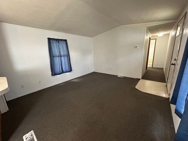 Building Photo - 3 Bedroom 2 Bath Trailer for Rent