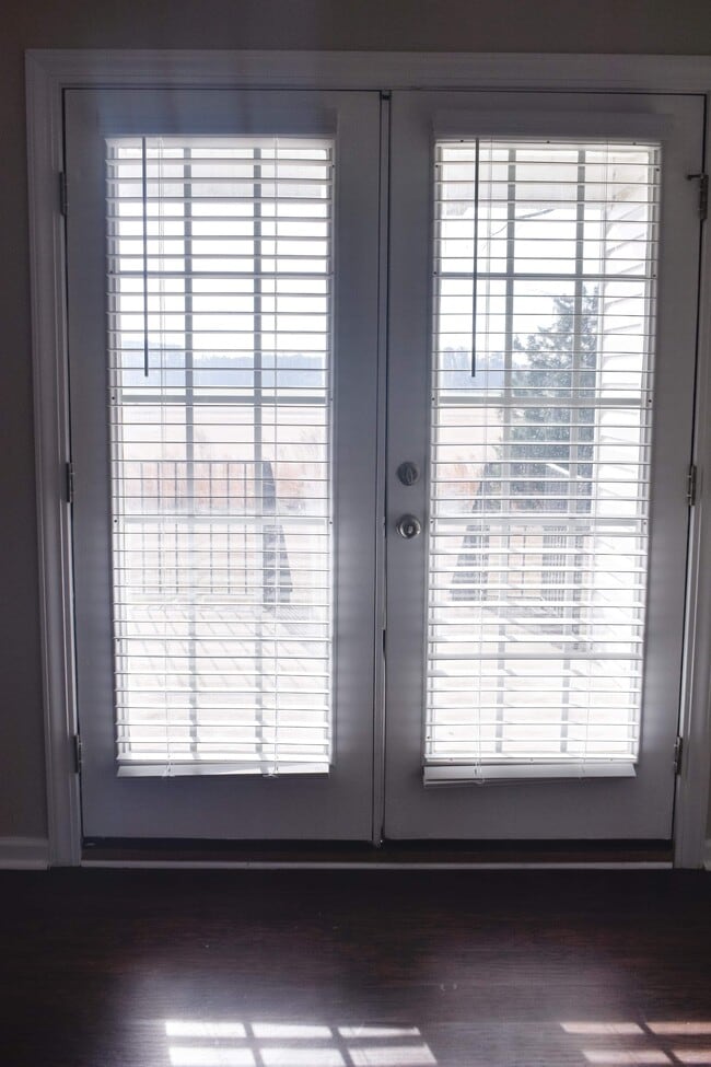Building Photo - Deveron Townhome