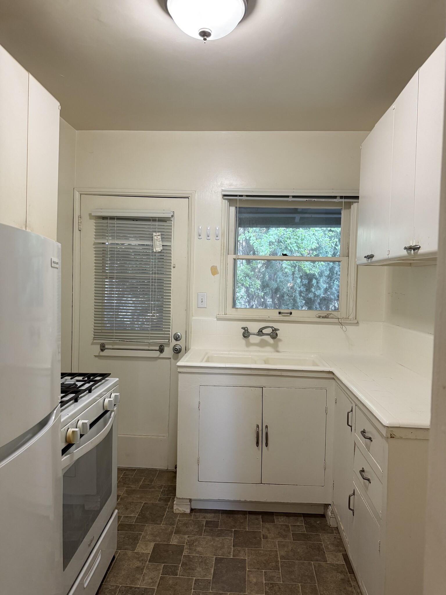 backdoor - 442 S Euclid Ave