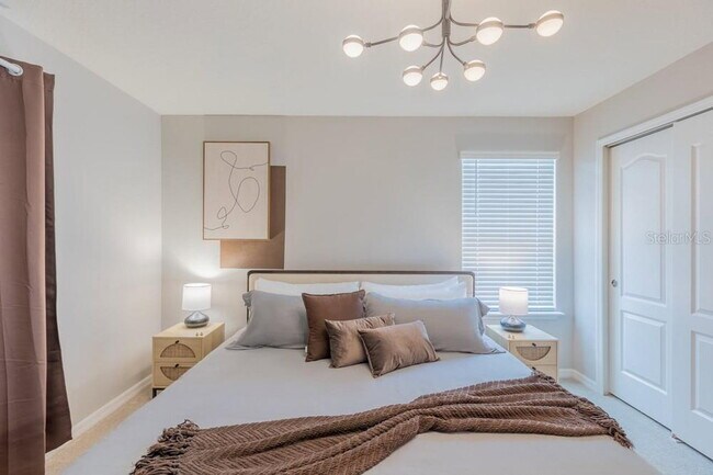 Building Photo - 7215 Oakmoss Loop