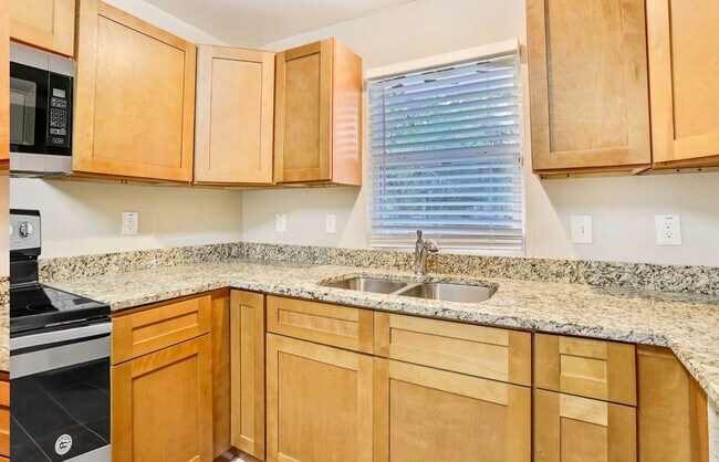 Building Photo - 808 Bisson Loop