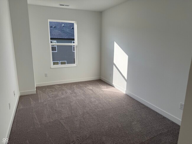 Building Photo - 15203 Farrington Rd