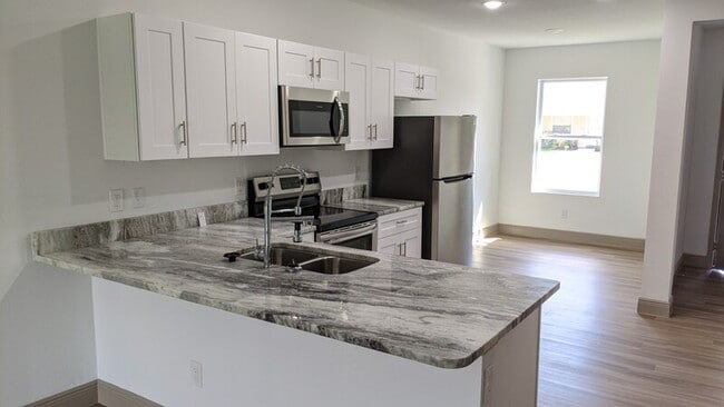 Building Photo - 733 Lucaya Dr