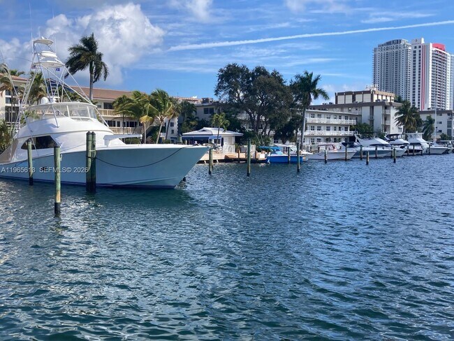 Building Photo - 462 Golden Isles Dr