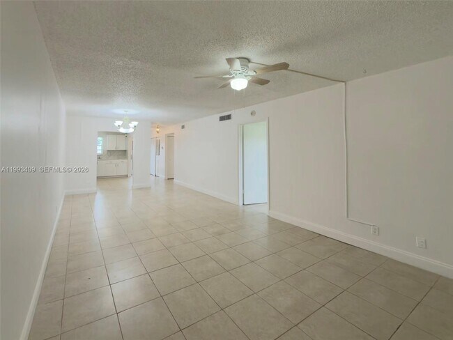 Building Photo - 609 S State Rd 7