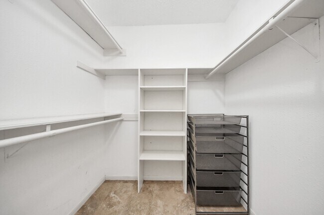 Building Photo - 1112 Bering Dr