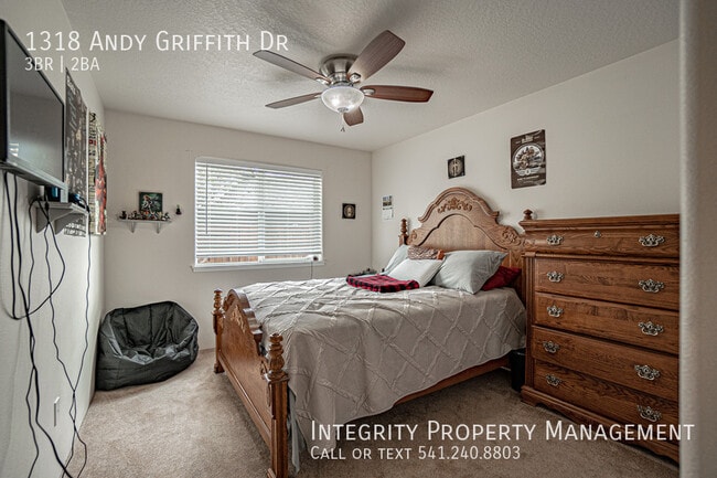 Building Photo - 1318 Andy Griffith Dr