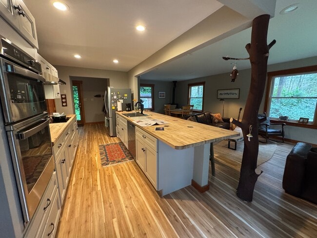 Building Photo - 28635 Vashon Hwy SW