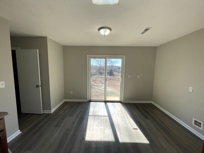Building Photo - 228 Whitestone Dr NE