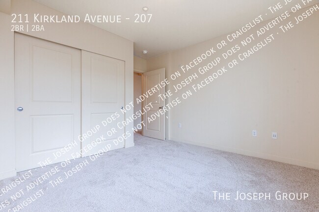 Building Photo - 211 Kirkland Ave