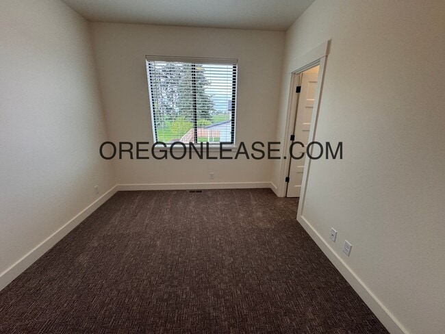 Building Photo - Brand New 3-Bed, 2.5-Bath Townhouse in Coburg