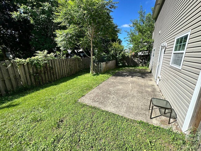Building Photo - 408 Cunningham Ln