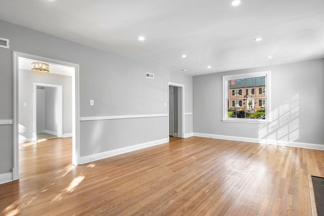 Building Photo - 4315 Bromley Ln