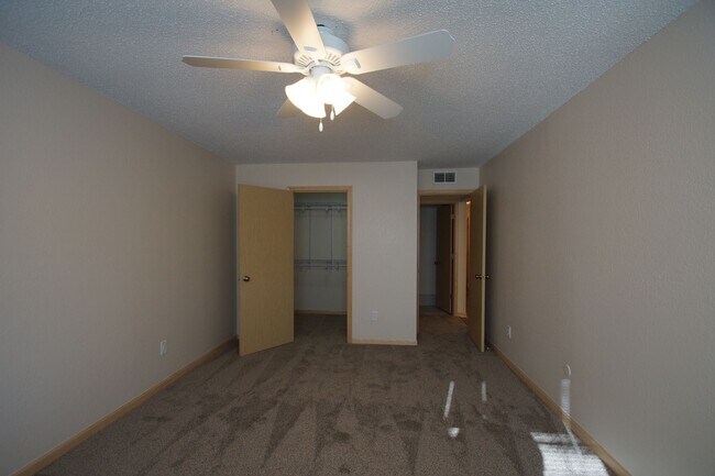 Building Photo - Modern First-Floor One Bedroom with In-Unit Laundry