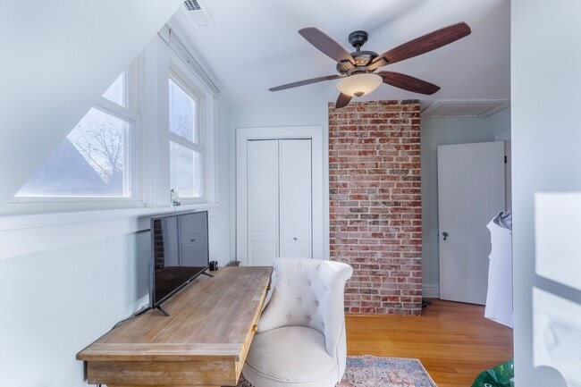 Building Photo - 525 Donne Ave