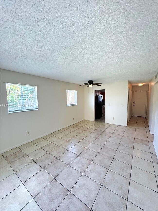 Primary Photo - 933 W Jasmine Dr