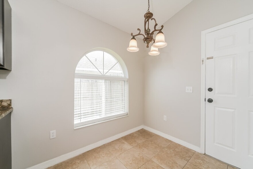 Building Photo - 4307 Bayside Dr