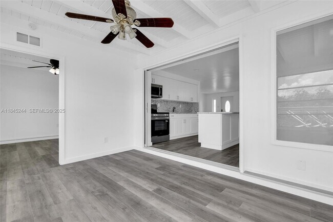 Building Photo - 644 Bonita Ct