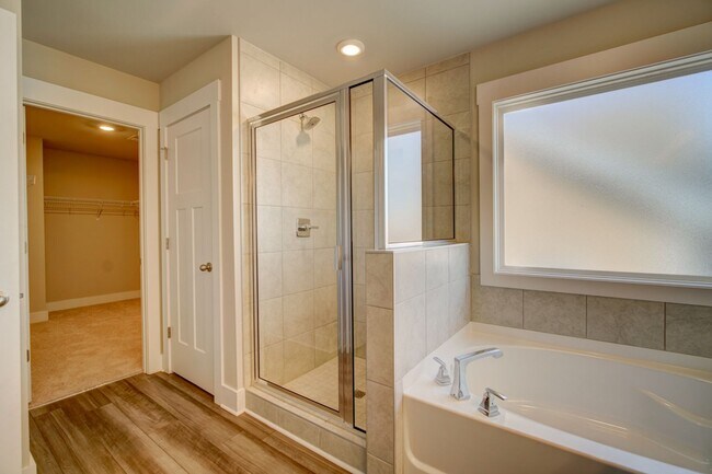 Building Photo - Gorgeous 4 BR, 3BA, Home with Loft, and 2 ...