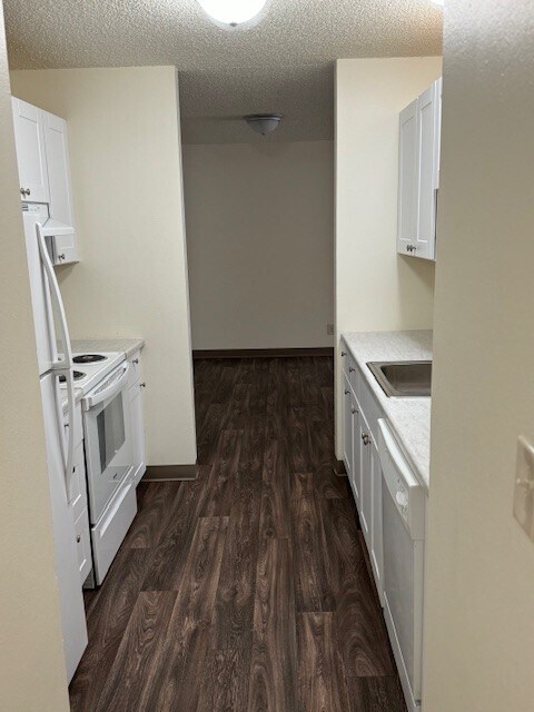 Building Photo - Shelli Apartments