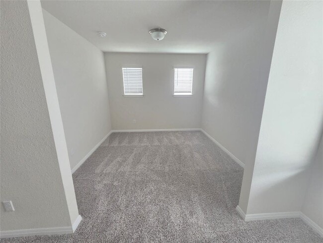 Building Photo - 220 Sun Grv Trl