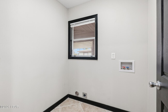 Building Photo - 1808 Chestnut Ave