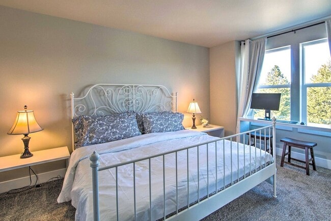 Building Photo - 3 Bedroom 2.5 Bathroom House In Cle Elum With Great Amenities and Sweeping Views