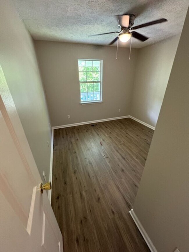 Building Photo - Spacious 4BR/2BA Brainerd Home Move In Ready!