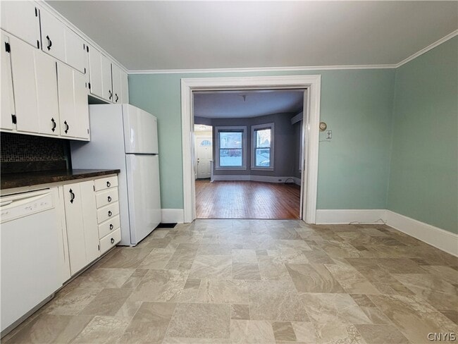 Building Photo - 1322 E Genesee St