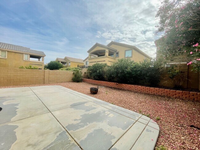Building Photo - BEAUTIFUL HOME IN RHODES RANCH GUARD GATED COMMUNITY! AMMENITIES INCLUDE COMMUNITY BASKETBALL COU...