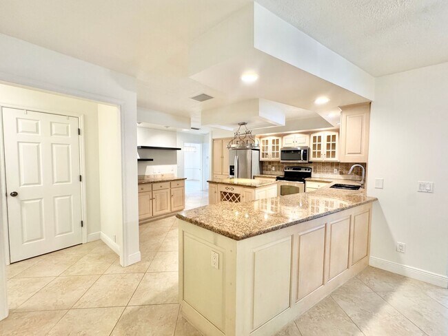 Building Photo - ** BERKSHIRE LAKES ** 3 BED + DEN / 2.5 BA...