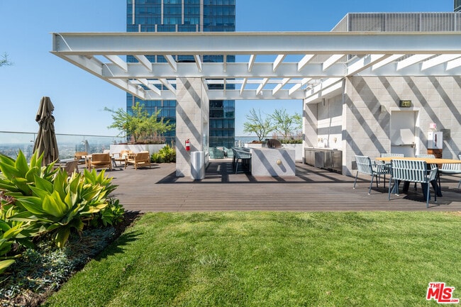 Building Photo - 877 Francisco St