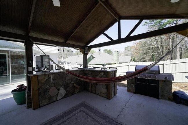 Building Photo - 4 bedroom house in Lawrenceville with cozy...
